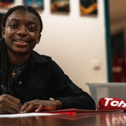 Eerste contract voor Paola TCHIDJO